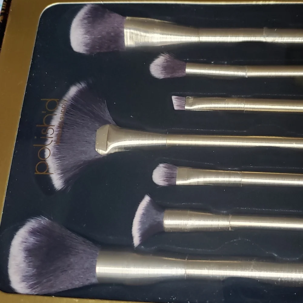 Polish'd Set of 8 Brush Collection & Glamour Case